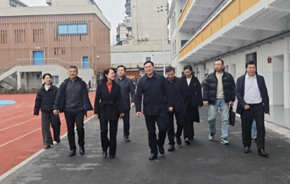 校党委常委、副校长杨卫军率队看...